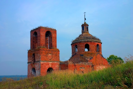Abandoned red brick christian ortodox church in Russiaの写真素材