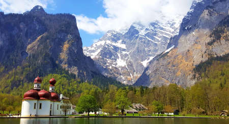 view of the alps from a boatのeditorial素材