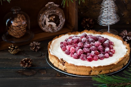 Christmas meringue with cream cheese and candied cranberriesの写真素材