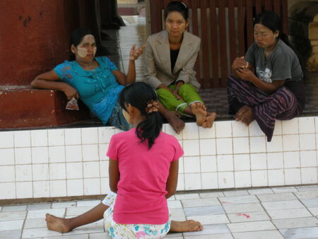 young women talking at the Shwedagon Pagodaのeditorial素材