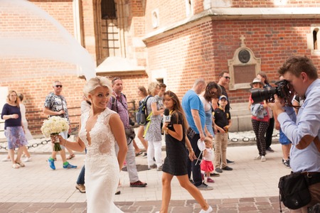The photographer takes pictures of the brideのeditorial素材