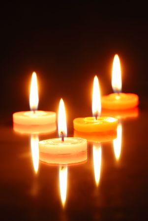 Closeup of burning candles isolated on black background

の写真素材
