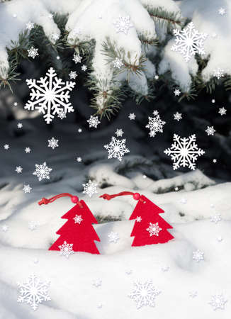 red christmas tree toy in snowの写真素材