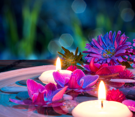 dish spa with 2 floating candles, orchid on mat の写真素材