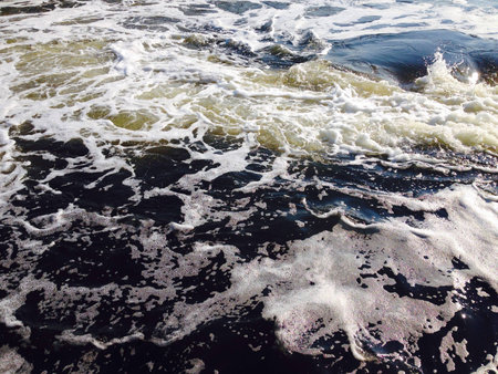 Gushing water foaming