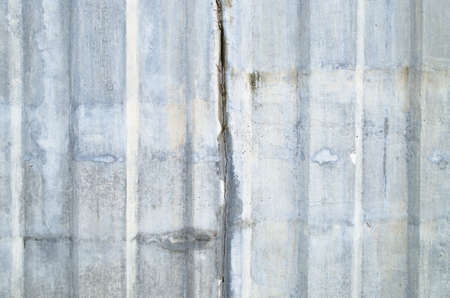 Cracks on the cement wall have been used for many years backgroundの写真素材