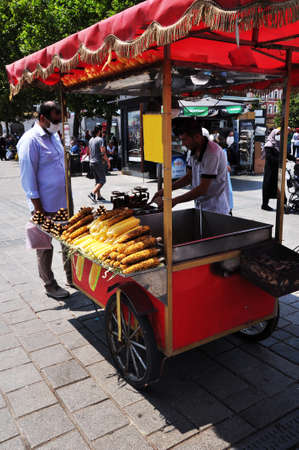 Fast food. Selling popcorn from a stall in the city. July 09, 2021, Istanbul, Turkey.のeditorial素材