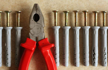 Pliers with dowels
