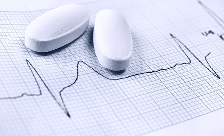 Heartbeat curve on cardiogram test with two pills  Macro imageの写真素材