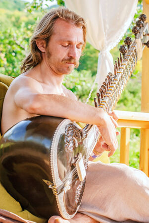 Man playing sitarの写真素材