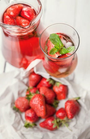 Fresh strawberry with cooling homemade cocktailの写真素材