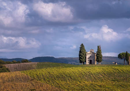 Cappella della Madonna di Vitaleta curch losted in endless Tuscany fields. Famous landmark place in Italy.の写真素材