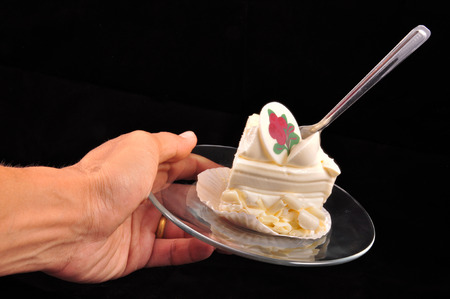 Send cake to eat together in a relationship 