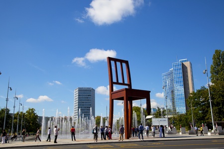 Geneva, Switzerland - August, 17th 2011: "Broken Chair" monument in the "Place des Nations Unies" square in Geneva, Switzerland. Broken Chair is a monumental sculpture in wood by the Swiss artist Daniel Berset, constructed by the carpenter Louis GenÃ¨ve. のeditorial素材