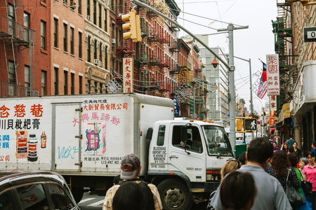 NEW YORK CITY - JUNE 16: Chinatown with an estimated population of 100,000 people is a neighborhood in Manhattan that is home to the largest enclave of Chinese people in the Western Hemisphere, on June 16, 2015 in Manhattan, New Yorkのeditorial素材
