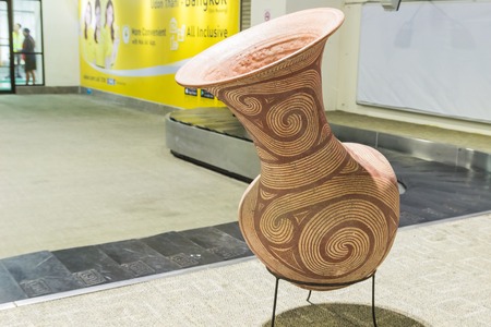 Udornthani, Thailand - Aug 19, 2016 : The replica of Ban Chiang earthenware demonstrated at Udornthani International airportのeditorial素材