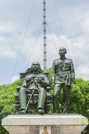 Bangkok, Thailand - June 5, 2016 : King Chulalongkorn (father - sit) and King Vajiravudth (son - stand) statue at front of main auditorium, Chulalongkorn University.のeditorial素材