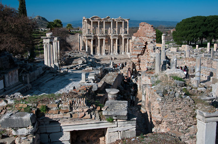 The library of Celsus is an ancient Roman building in Ephesus, Anatolia, Turkey. It was built in honor of the Roman SenatorTiberius Julius Celsus Polemaeanus, who had been consul in 92 AD, governor of Asia in 115 AD, and a wealthy and popular local citizeのeditorial素材