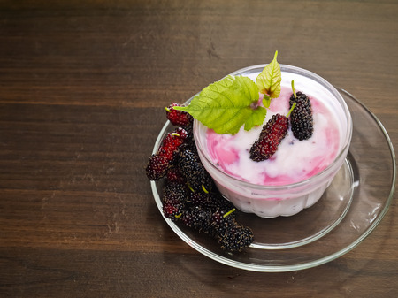 yogurt with mulberry juice mix and mulberry leaf with close up viewの写真素材