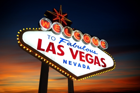 Welcome to Las Vegas sign at nightのeditorial素材