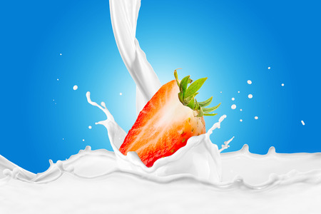 Fresh Strawberry With Milk Splashの写真素材