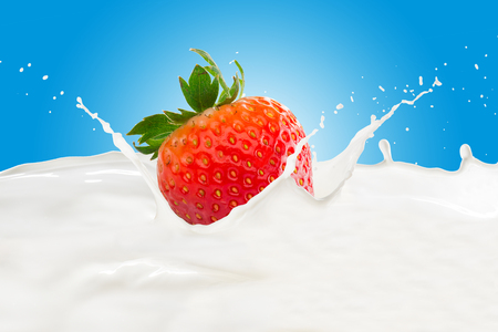 Fresh Strawberry With Milk Splashの写真素材