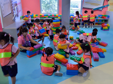 Bangkok, Thailand - January 20, 2015 Unidentified school children  is playing at The Children museum  which free service. Open Tuesday to Sunday 10.00 am  - 6 pm.のeditorial素材