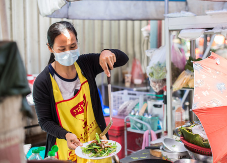 Bangkok, Thailand - July 15, 2015 Unidentified street-food-seller in area of Yaowarat or Thailand's China Townのeditorial素材