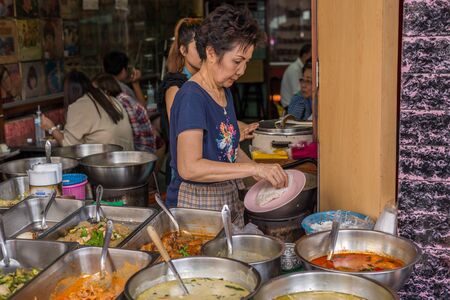 Bangkok, Thailand - July 15, 2015 Unidentified street-food-seller in area of Yaowarat or Thailand's China Townのeditorial素材