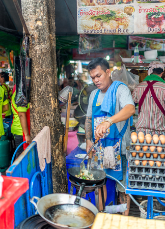 Bangkok, Thailand - Nov 7, 2015 Unidentified chef is cooking Thai's food at Chatuchak, the biggest weekend market in South East Asia.のeditorial素材