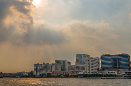 Bangkok, Thailand - Dec 10, 2015 Sunset at Siriraj Hospital, the oldest and largest hospital in Thailand, located on the west bank of the Chao Phraya Riverのeditorial素材