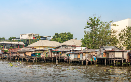 Bangkok, Thailand Dec 14, 2015 Old houses of people who live along Chaopraya riverのeditorial素材