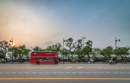 Bangkok, Thailand - Oct 18, 2016 Special service for people who come for recpect the dead king in front of Wat Phra Kaew and the Grand Palaceのeditorial素材