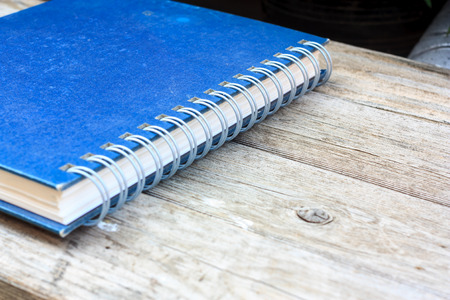 paper note on old wood backgroundの写真素材