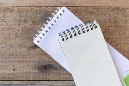 paper note on old wood backgroundの写真素材