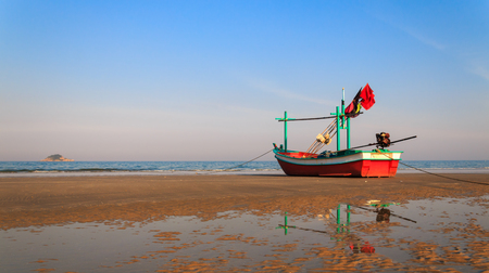 fishing boat waiting on the beach for high tide : Hua Hin  Thailandの写真素材