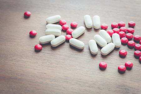 medicine pill on wood tableの写真素材
