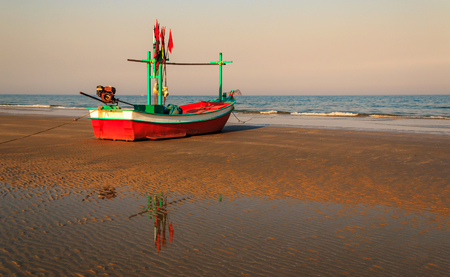 fishing boat waiting on the beach for high tide : Hua Hin  Thailandの写真素材
