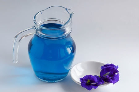butterfly pea drinks with butterfly pea flower