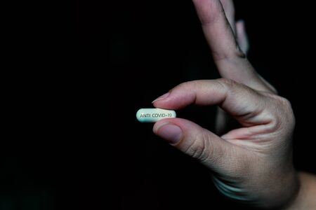 Anti covid-19 capsule in a woman's handの写真素材