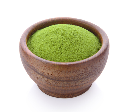 green tea powder in wood bowl on white backgroundの写真素材