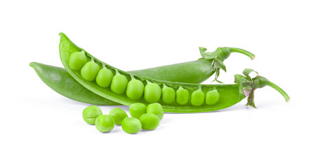 Green peas isolated on white backgroundの写真素材