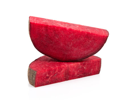 beetroot slice isolated on white backgroundの写真素材