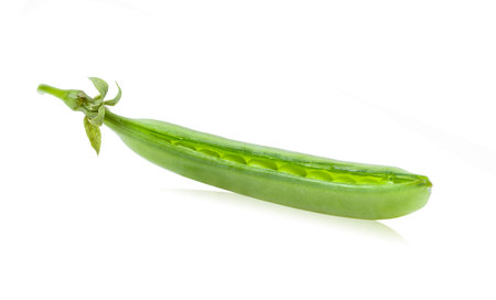 Green peas isolated on white backgroundの写真素材