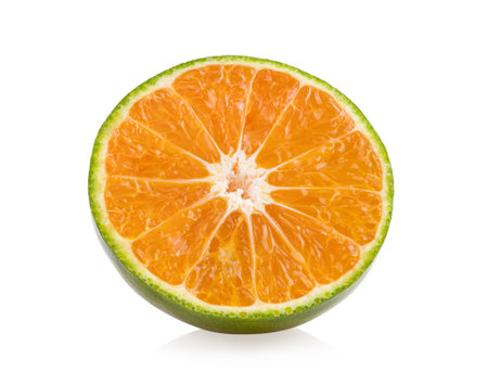 green orange tangerine slice isolated on white backgroundの写真素材