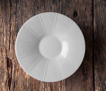 empty white plate on woodenの写真素材