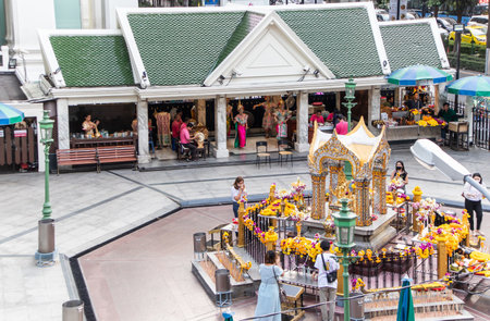 November 27, 2020, People worship at Phra Brahma Shrine at Ratchaprasong Intersection Sukhumvit road Bangkok Thailandのeditorial素材