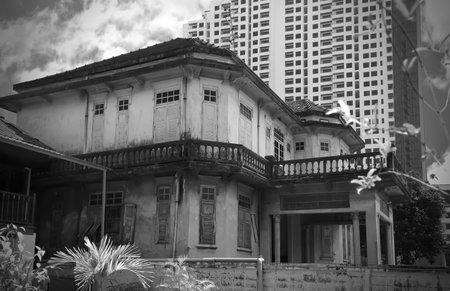 Old big house with condominium in the background à¸ºBangkok Thailandの写真素材