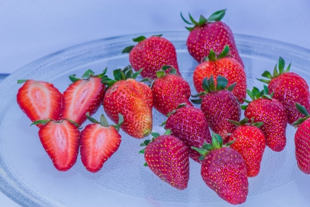 Strawberry is a genus of flowering plants in the rose family  Fruit can be eaten  In the past, planting cover crops to plant more trees, more than 20 species and many hybrids  The strawberry is widely cultivated in the garden strawberry  The strawberry flの写真素材