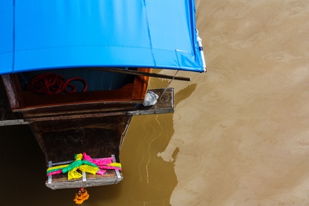 the Amphawa Canal is occupied by vendors who pack their boats with food and drinksの写真素材